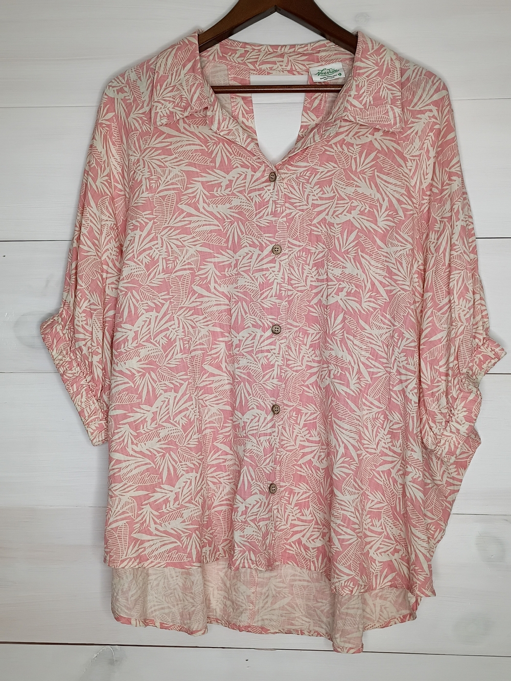NewView Women's Large Pink & White Tropical Palm Leaf High-Low Button Down